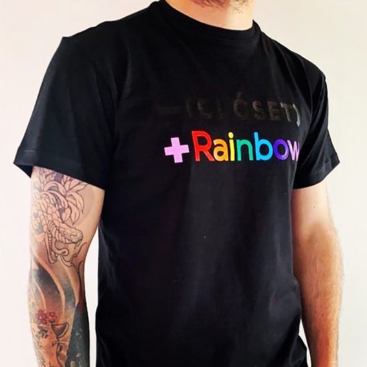 MENOS CLÓSET MÁS RAINBOW T-SHIRT